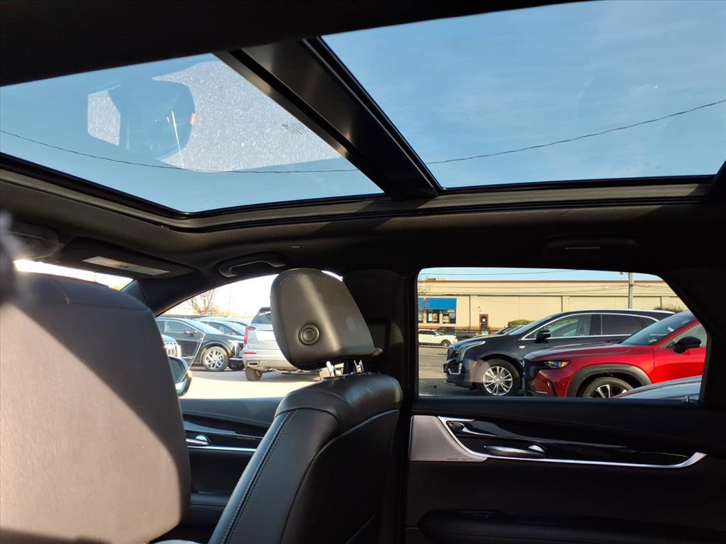 Certified 2022 Cadillac XT5 Premium Luxury image 17