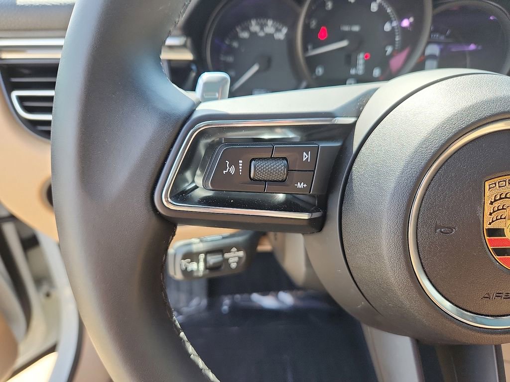 Certified 2025 Porsche Macan image 21