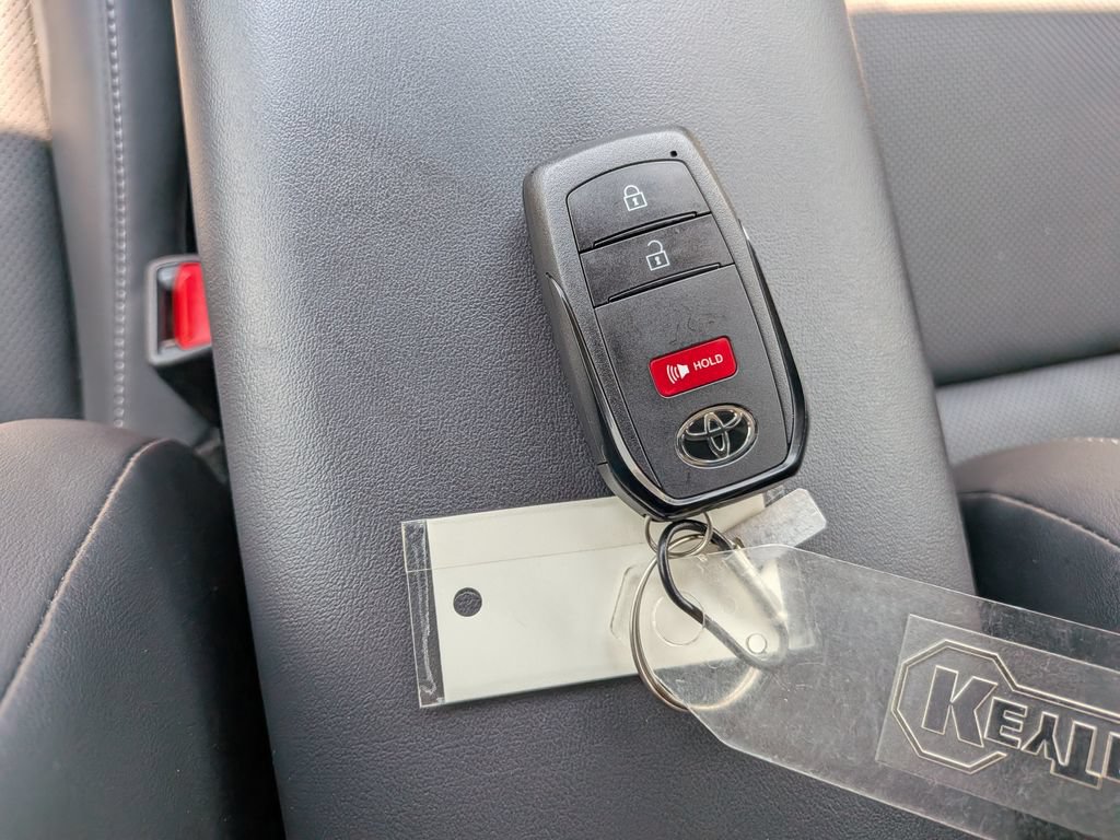 Used 2023 Toyota Prius XLE FWD image 28