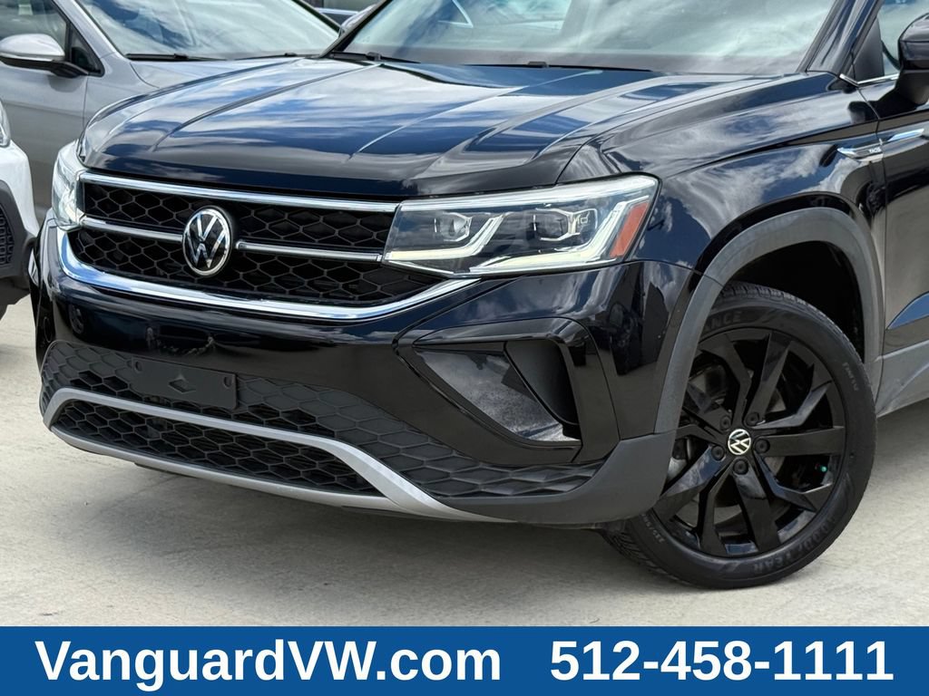 Used 2022 Volkswagen Taos SEL w/ Panoramic Sunroof Package FWD image 2