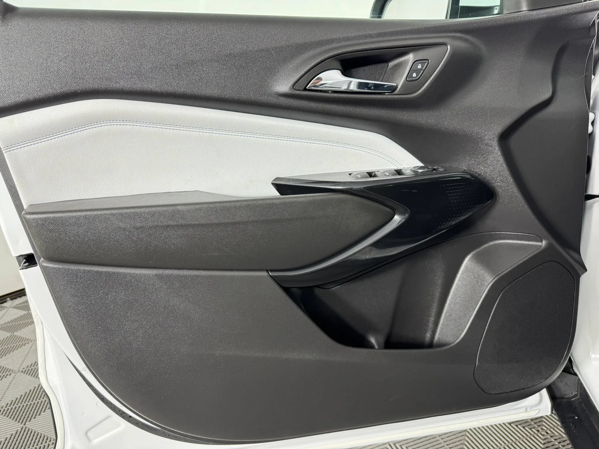 Used 2026 Chevrolet Trax LT FWD image 35