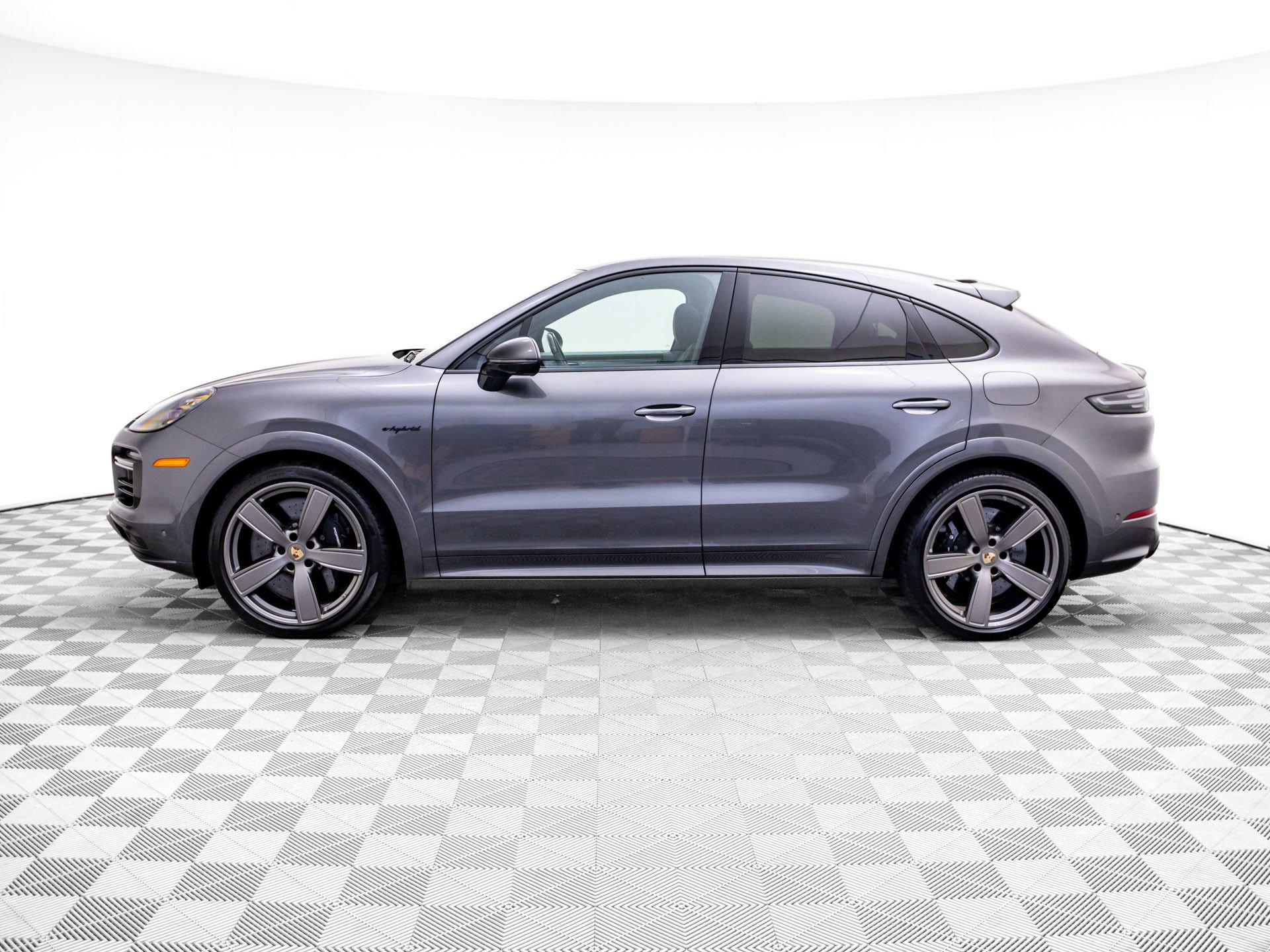 Certified 2023 Porsche Cayenne Turbo S image 2