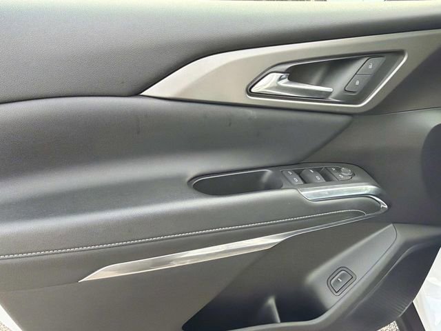 Used 2025 Chevrolet Traverse LT image 15