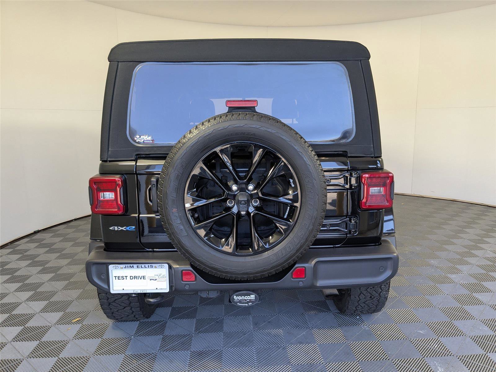 Used 2021 Jeep Wrangler Unlimited Sahara w/ Cold Weather Group image 6