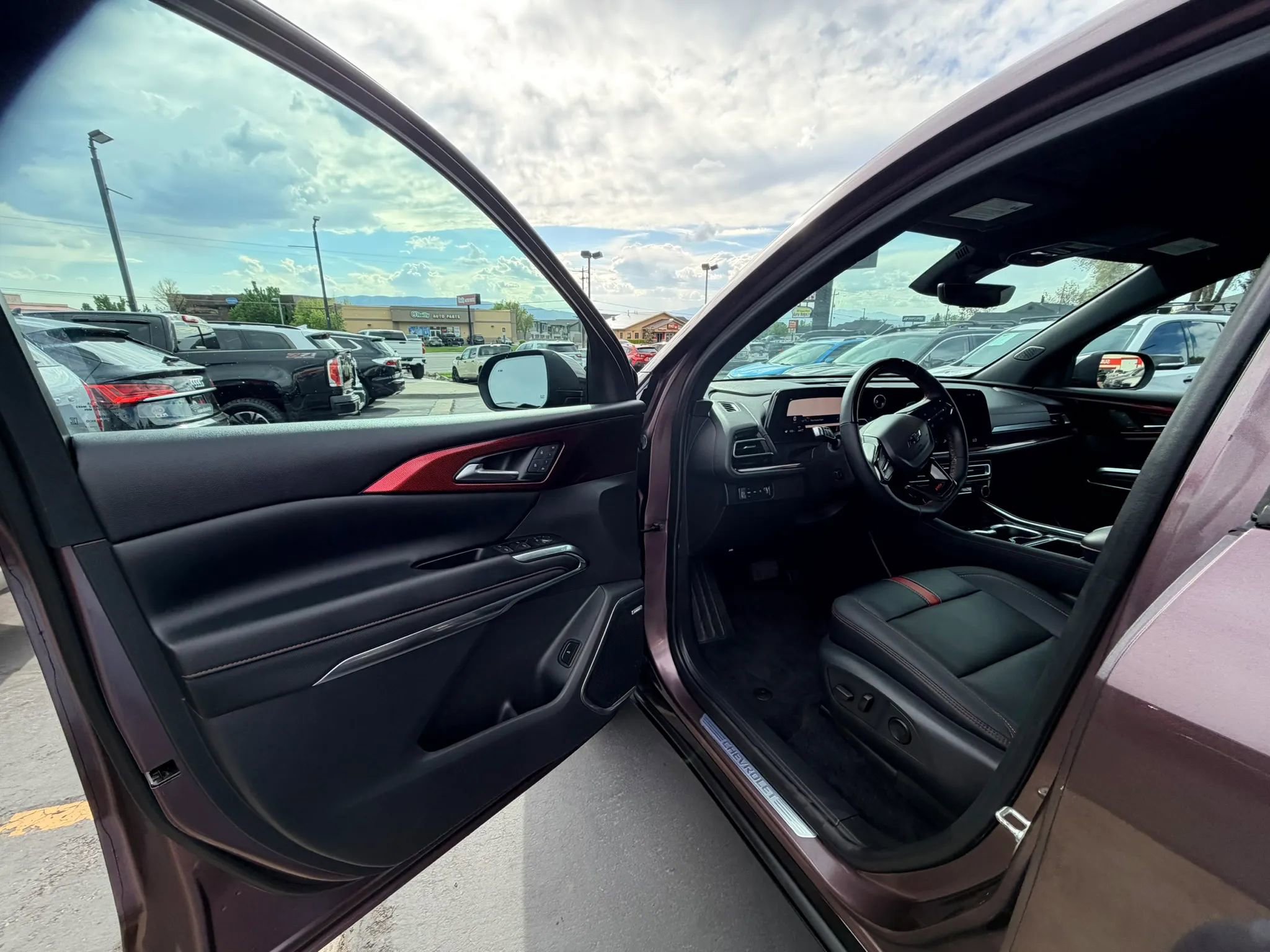 Used 2024 Chevrolet Traverse RS image 10