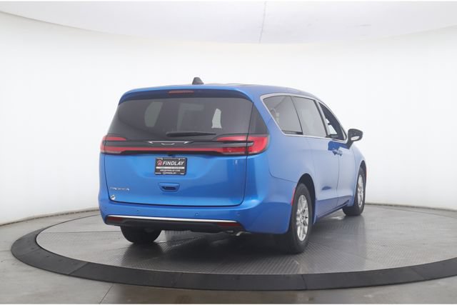 New 2027 Chrysler Pacifica Select FWD image 7