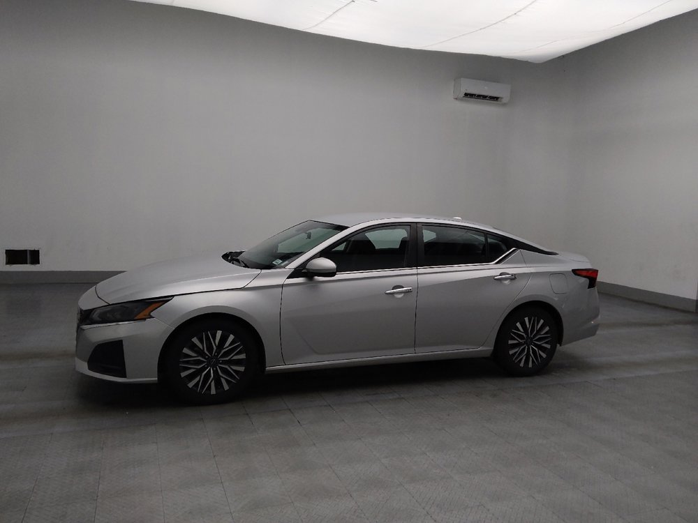 Used 2023 Nissan Altima 2.5 SV image 2