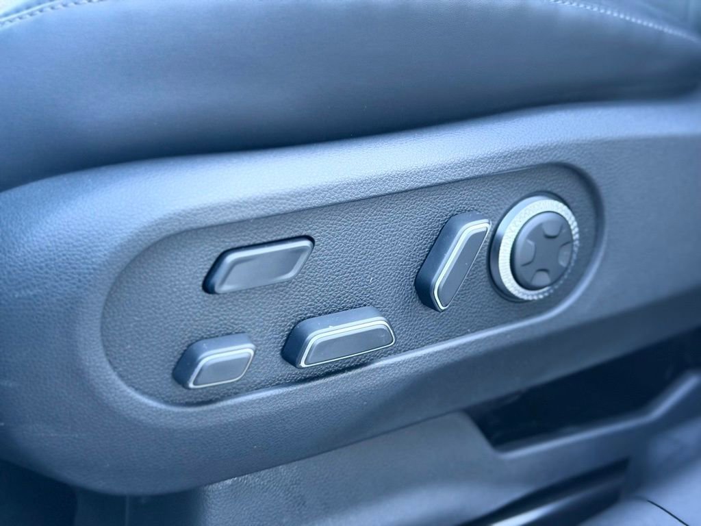 Used 2025 Genesis GV60 Advanced image 16