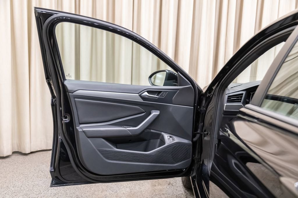 Used 2024 Volkswagen Jetta Sport image 8