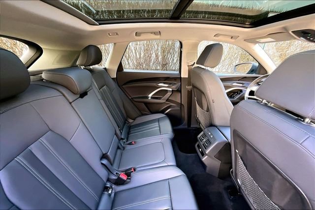 Certified 2025 Audi Q5 Premium w/ Convenience Package image 8