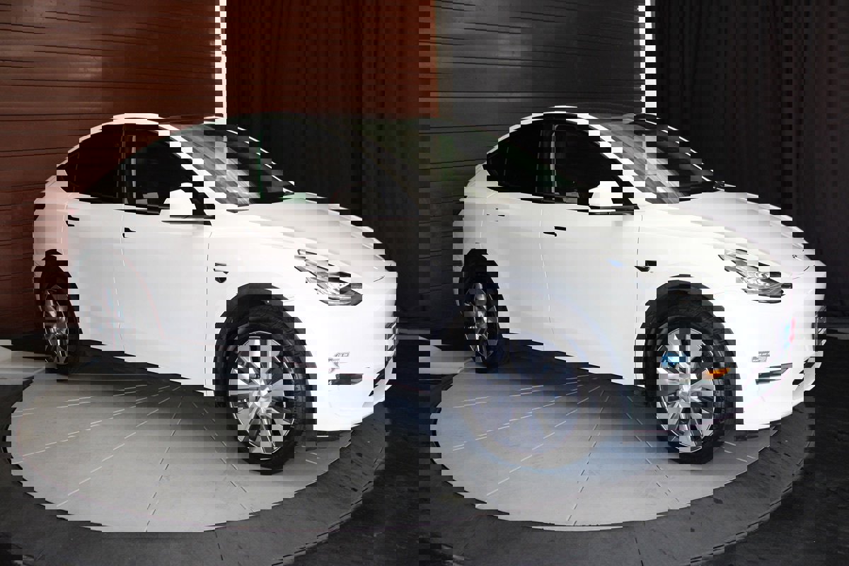 Used 2021 Tesla Model Y Long Range image 24