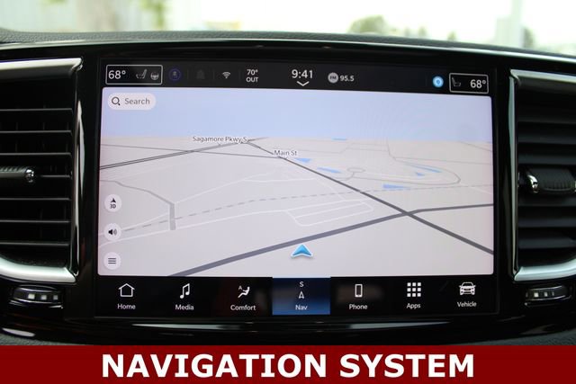 Used 2025 Chrysler Pacifica Limited FWD image 5