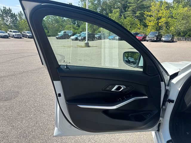 Used 2025 BMW 330i xDrive Sedan AWD/4WD image 22