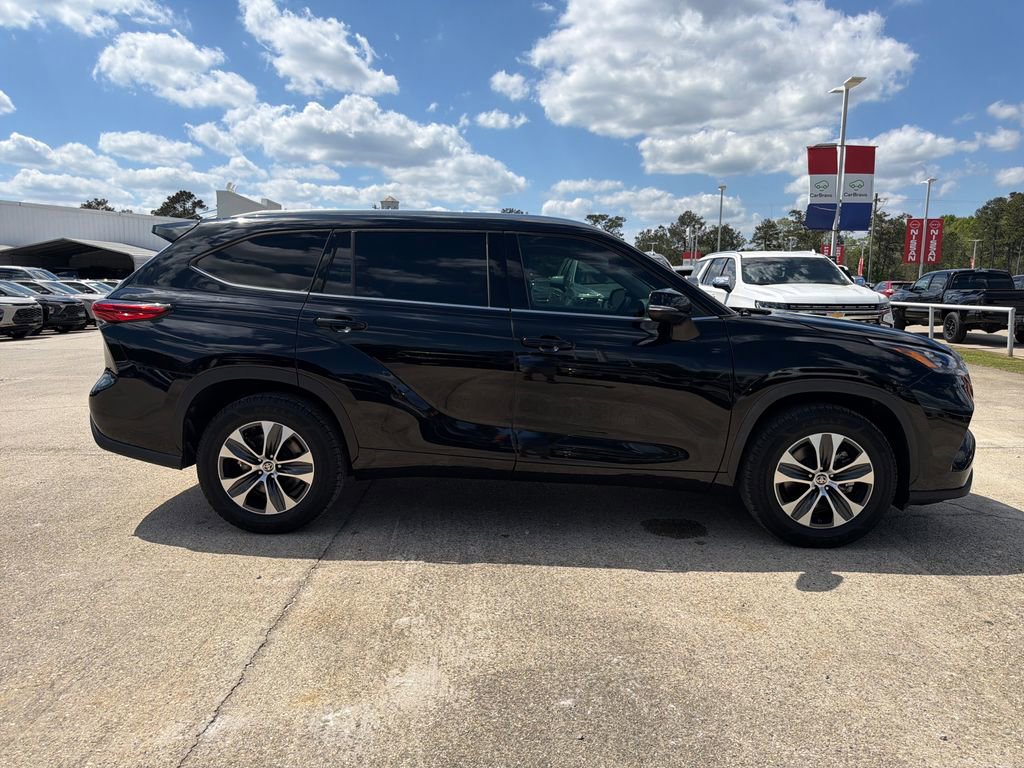 Used 2020 Toyota Highlander XLE FWD image 14