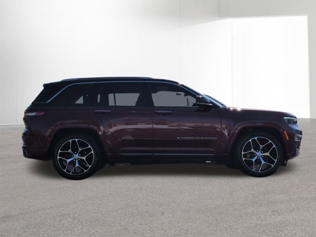 Used 2022 Jeep Grand Cherokee Summit AWD/4WD image 5