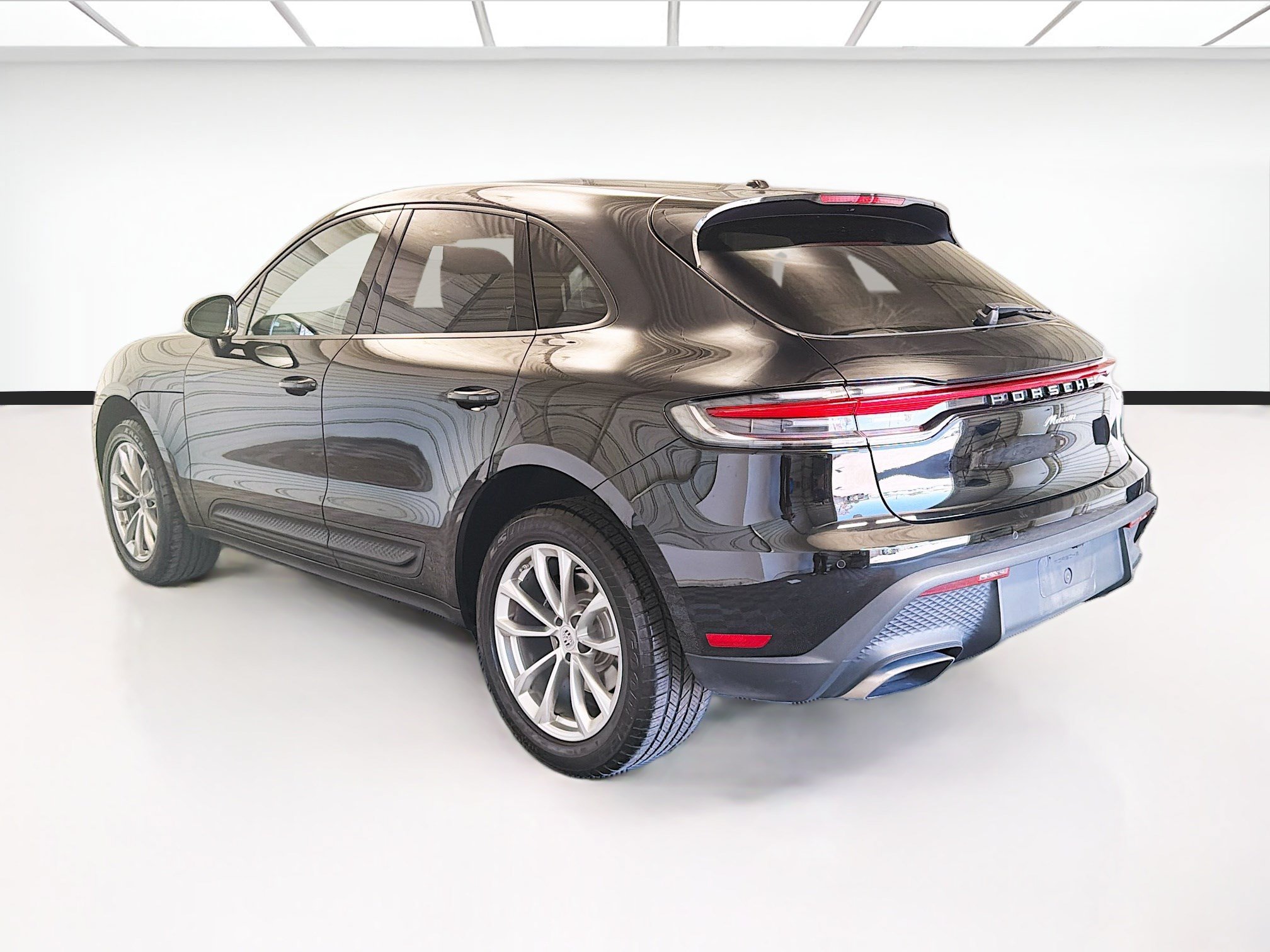 Used 2022 Porsche Macan AWD/4WD image 6