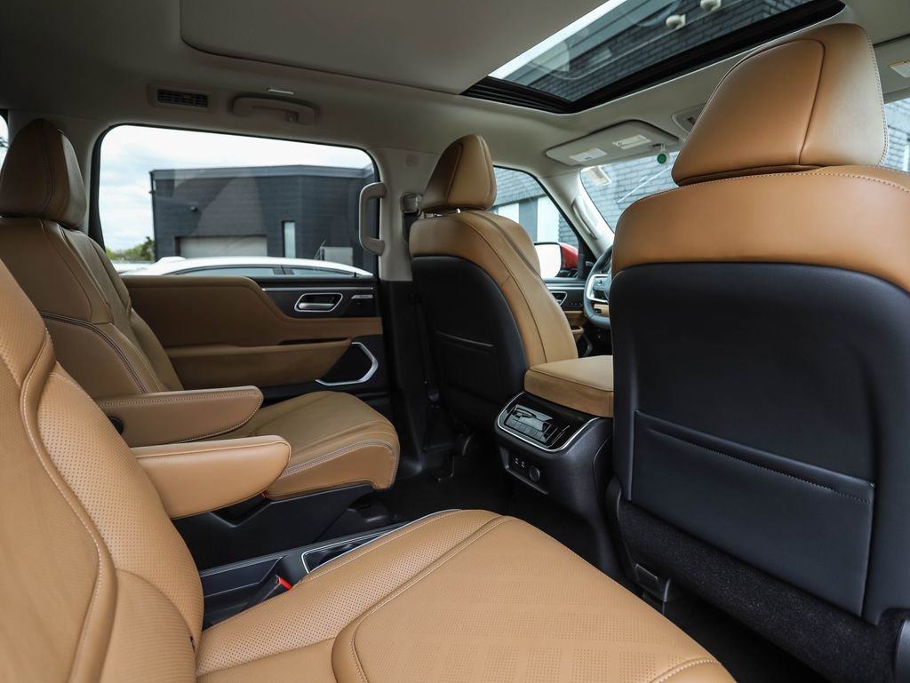 Used 2025 INFINITI QX80 Luxe AWD/4WD image 28