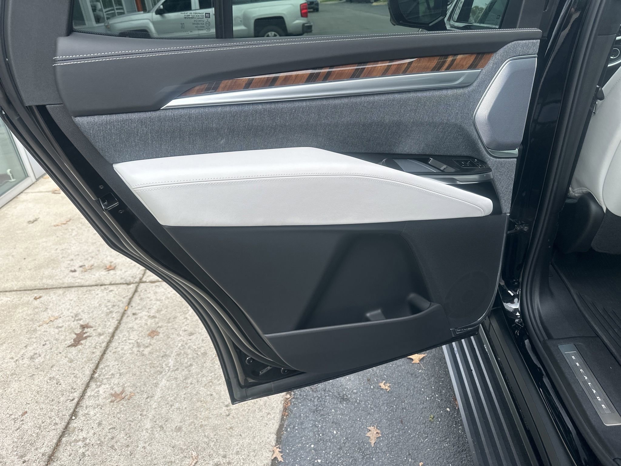 Used 2026 Cadillac Escalade Platinum Sport w/ LPO, ONYX Package image 41