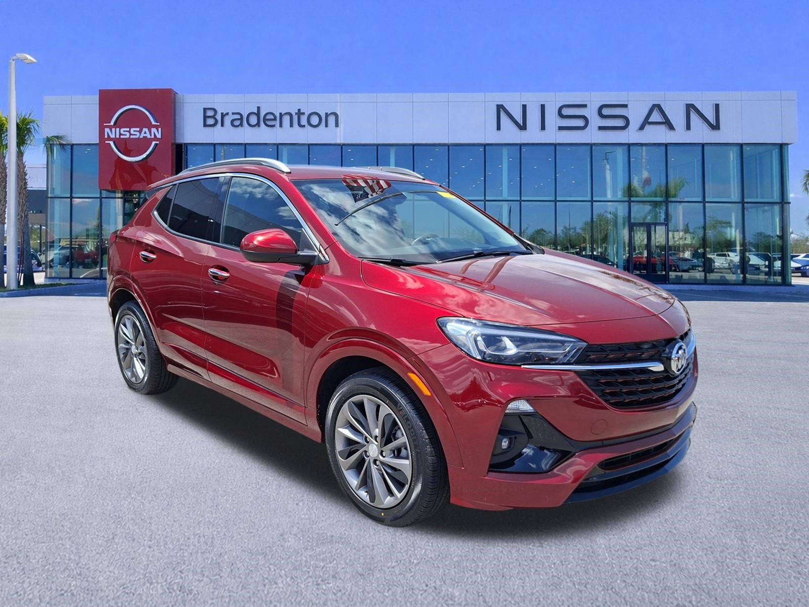 Used 2022 Buick Encore GX Essence w/ Sport Touring Package FWD image 3