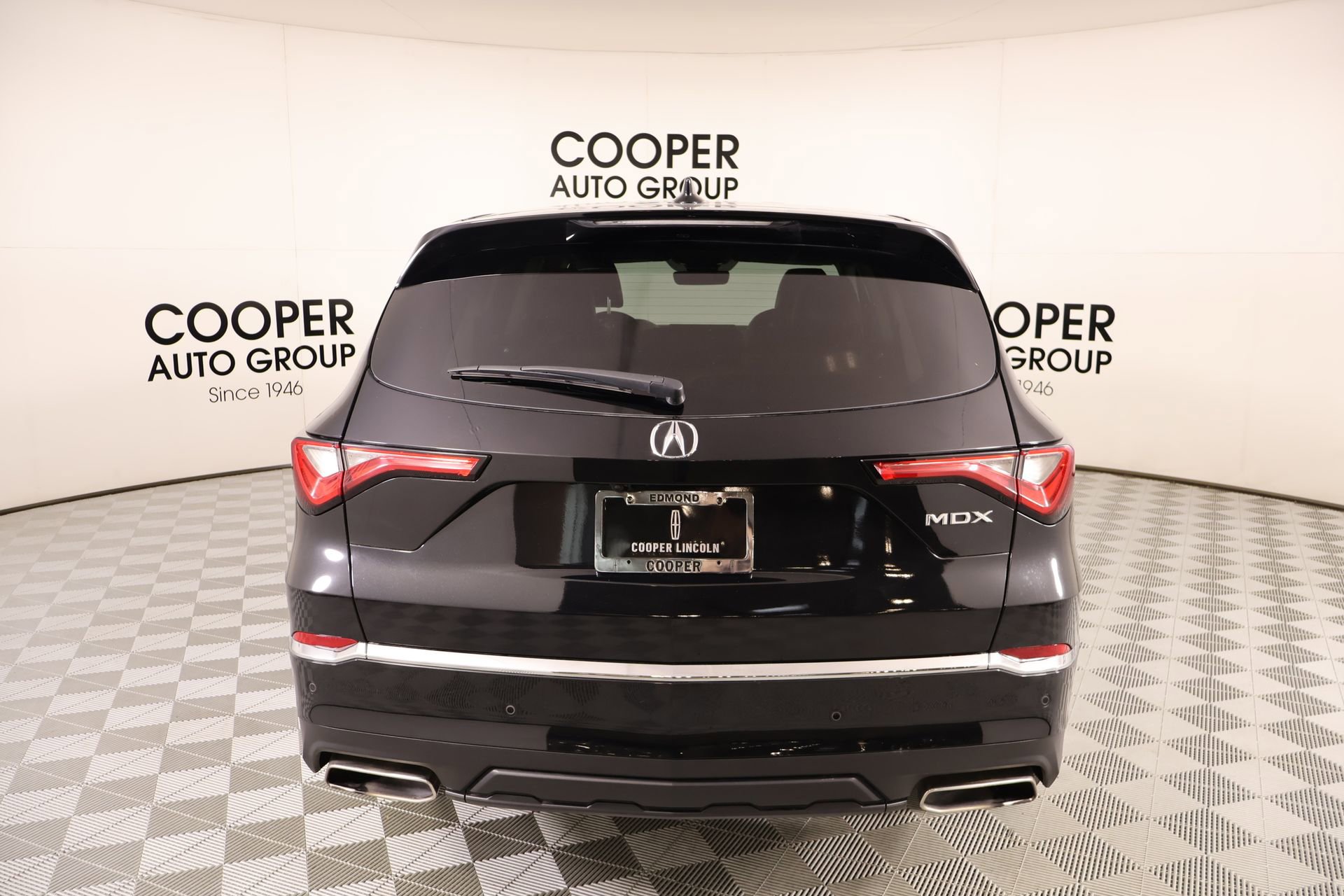 Used 2024 Acura MDX SH-AWD w/ Technology Package image 23