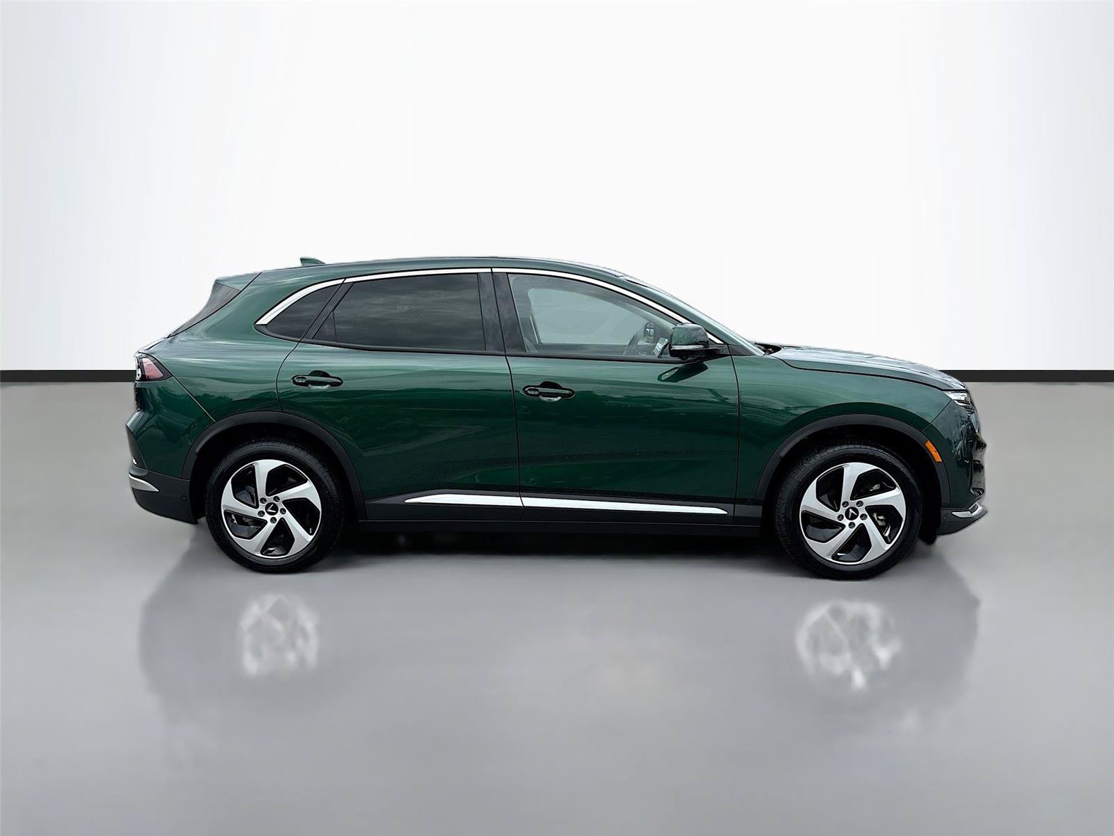 New 2025 VinFast VF 8 Eco AWD/4WD image 8