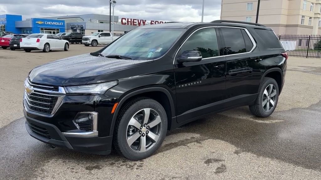 Used 2023 Chevrolet Traverse LS FWD image 1