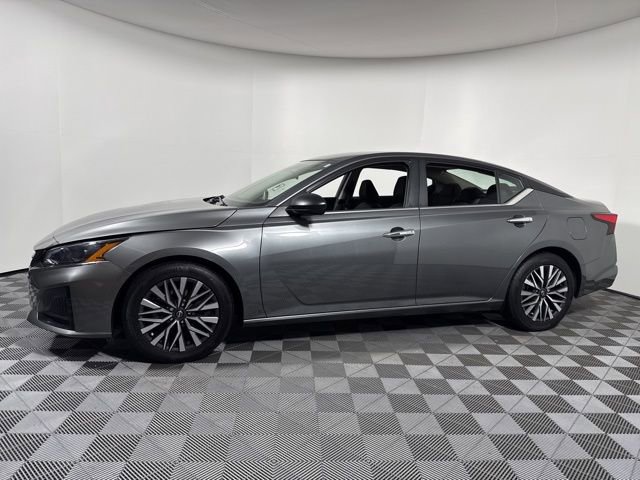 Used 2025 Nissan Altima 2.5 SV image 13