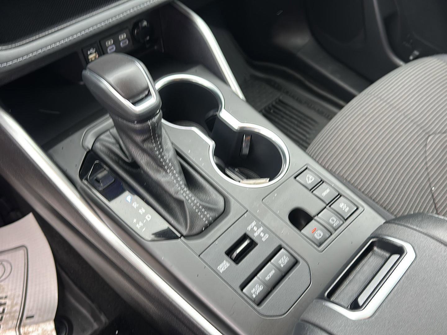 Used 2023 Toyota Highlander LE image 23