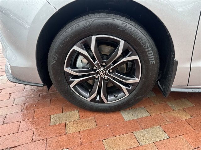 Used 2025 Toyota Sienna Platinum image 10