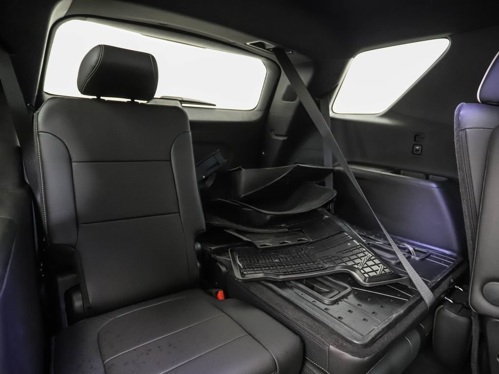 Used 2023 Chevrolet Traverse Premier w/ LPO, Floor Liner Package image 31