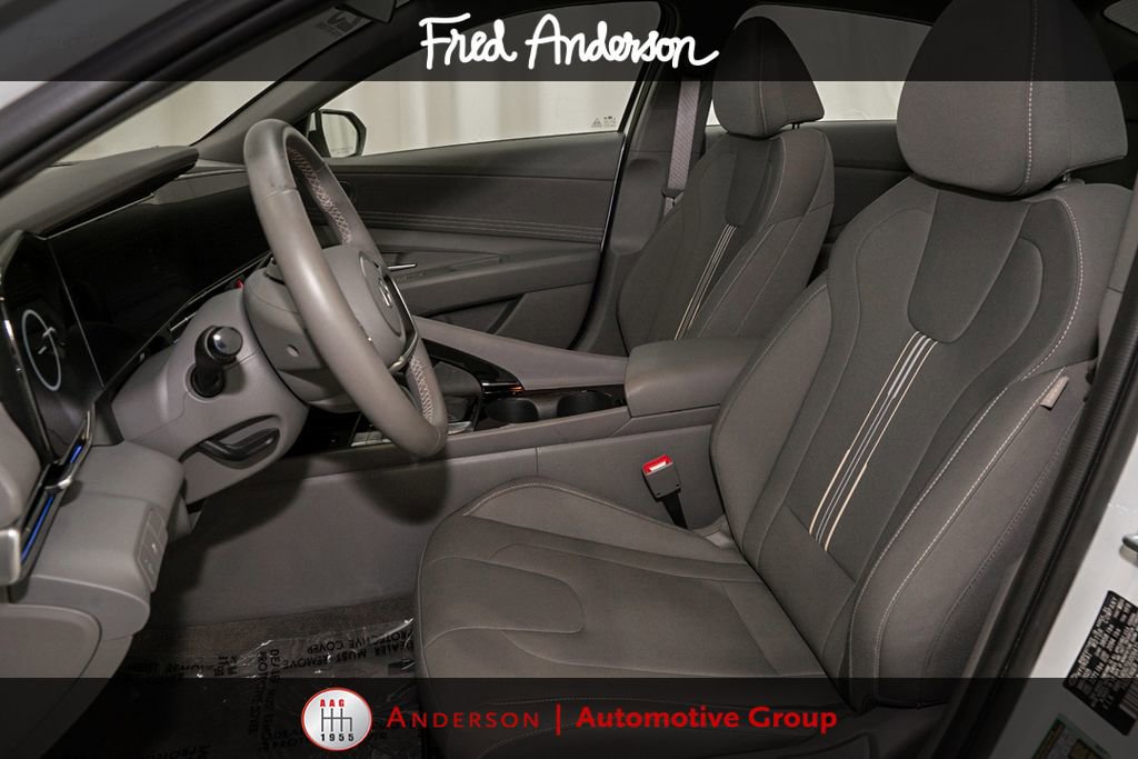 Used 2025 Hyundai Elantra SEL FWD image 11