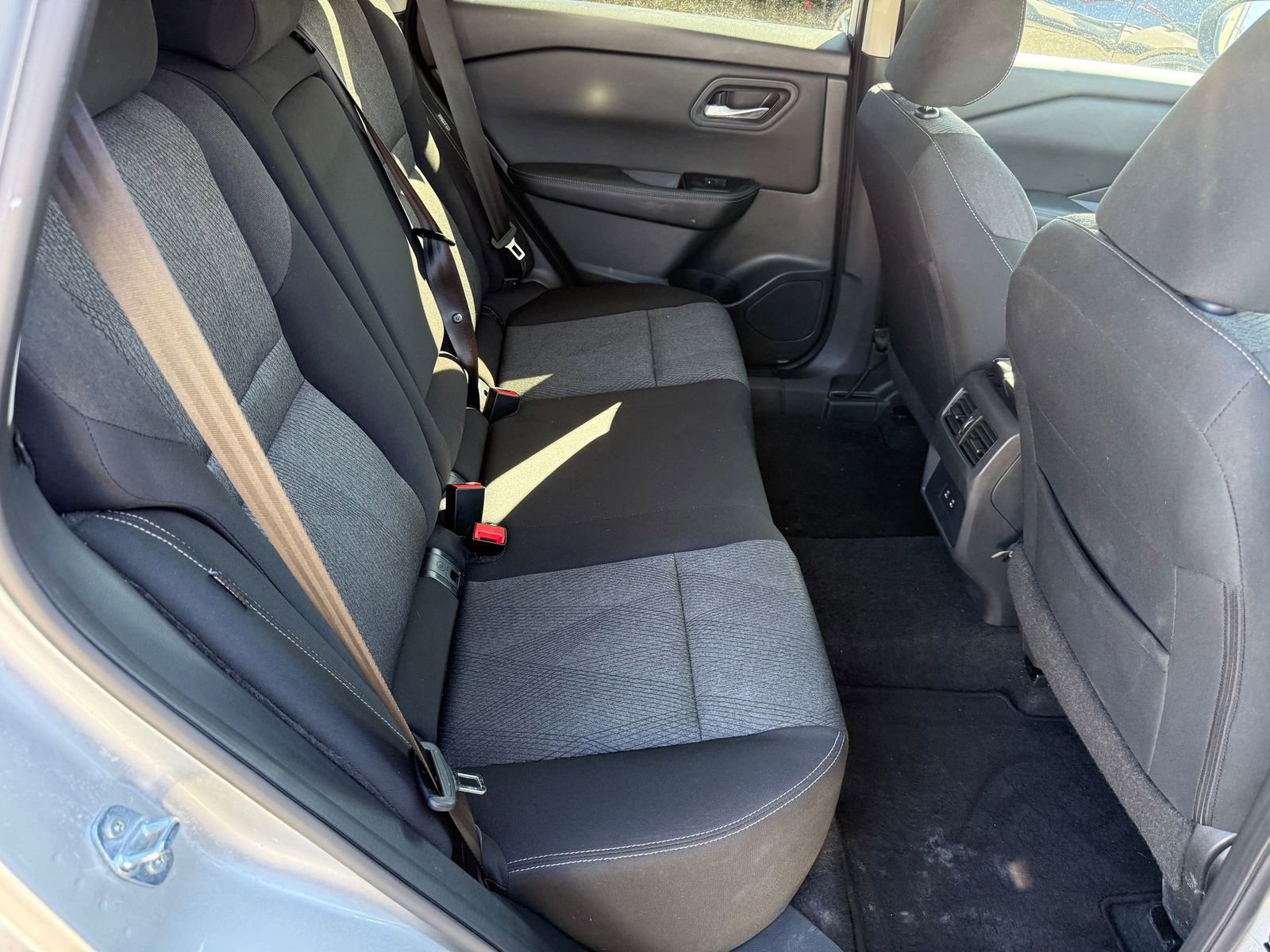 Certified 2025 Nissan Rogue SV image 28