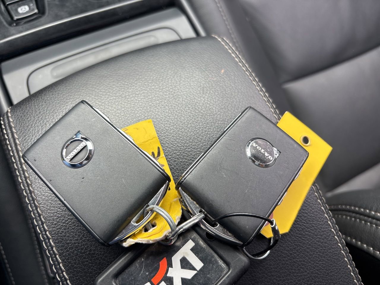 Certified 2025 Volvo XC40 B5 Plus AWD/4WD image 27