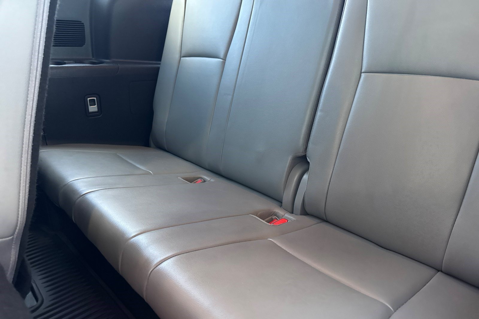Used 2022 Toyota Highlander XLE AWD/4WD image 35