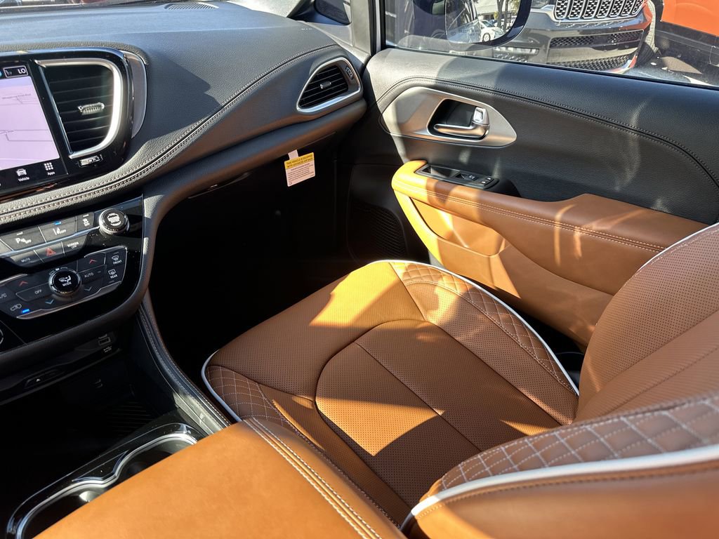 New 2026 Chrysler Pacifica Pinnacle image 14