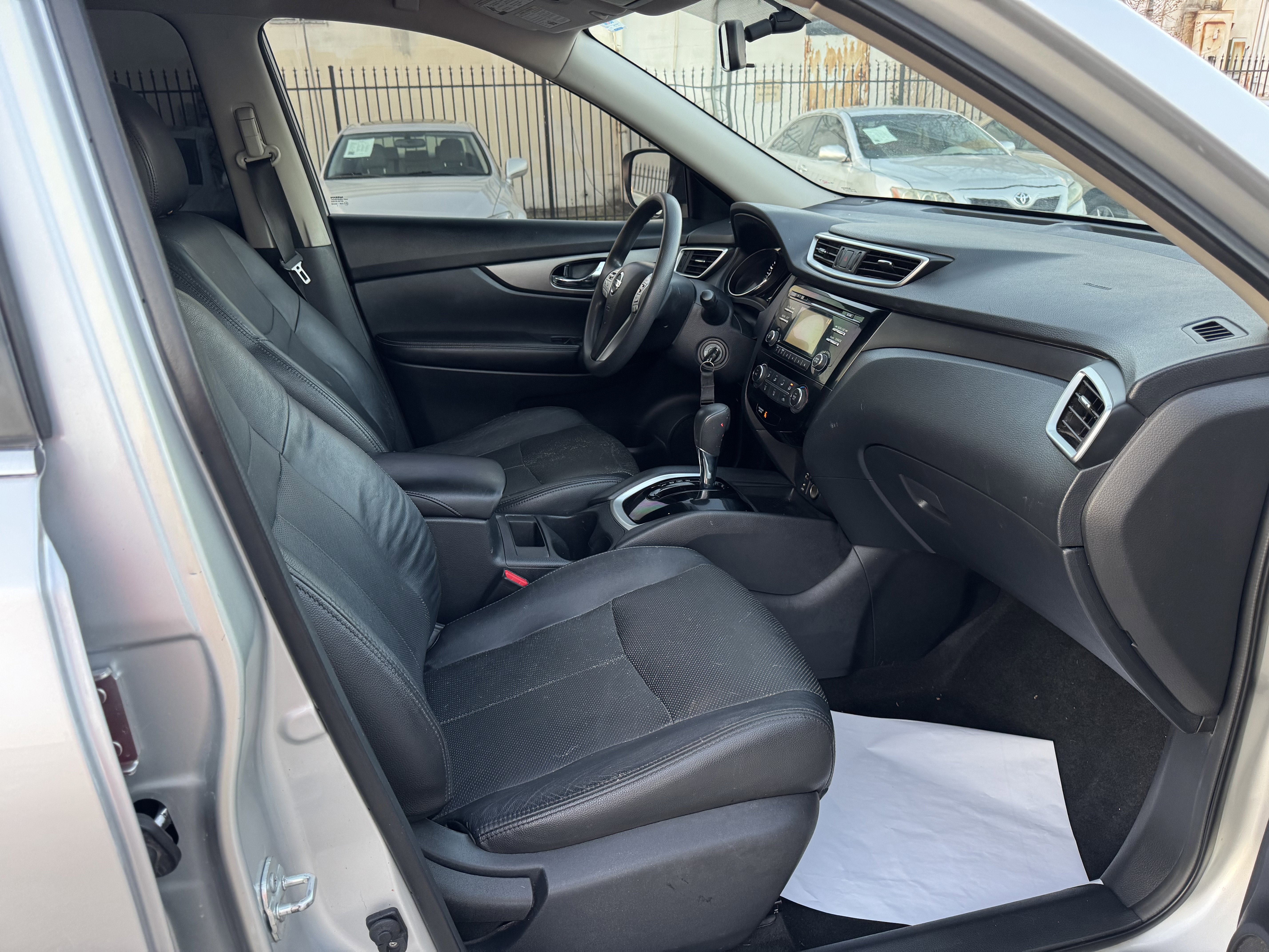 Used 2015 Nissan Rogue S image 12