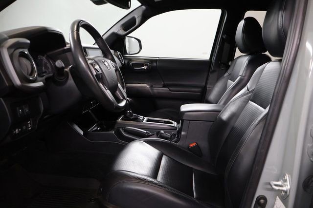 Used 2022 Toyota Tacoma TRD Sport w/ TRD Premium Sport Package AWD/4WD image 11