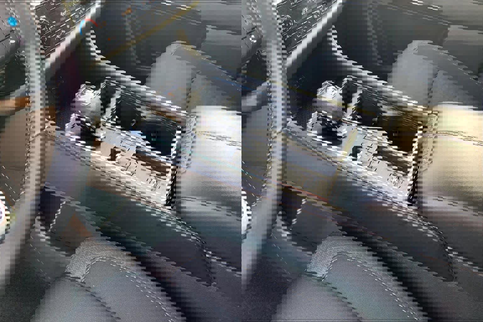 Used 2025 Nissan Pathfinder SV FWD image 17