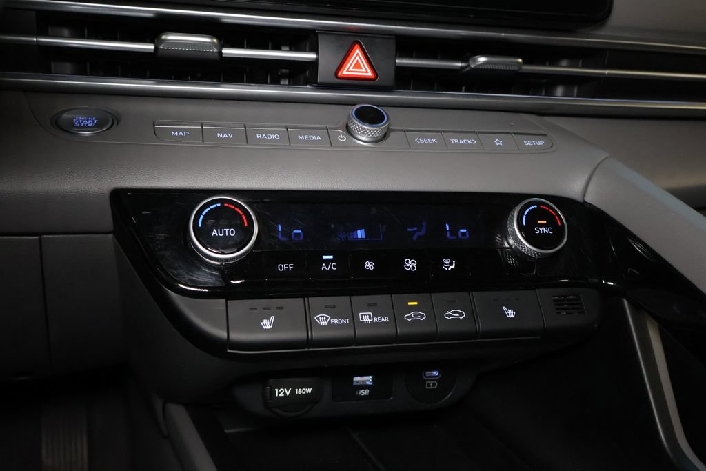 Used 2025 Hyundai Elantra SEL FWD image 28
