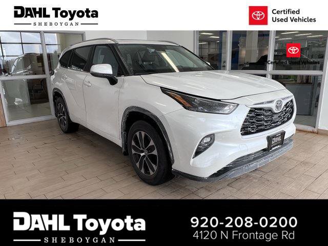 Used 2024 Toyota Highlander XLE image 1