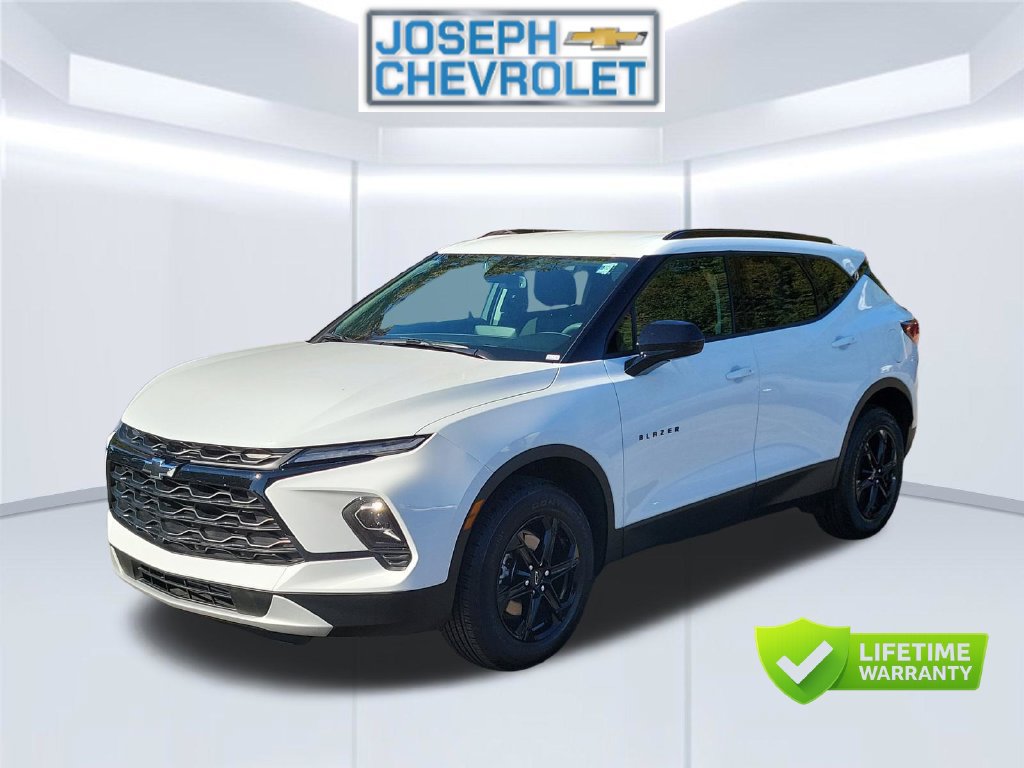 Used 2026 Chevrolet Blazer LT w/ Convenience Package FWD image 3