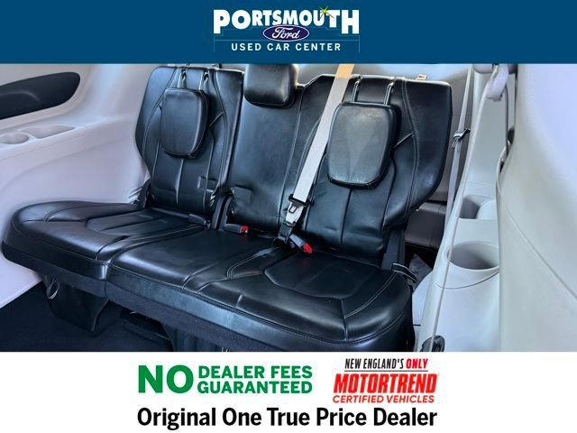 Used 2024 Chrysler Pacifica Touring-L image 9
