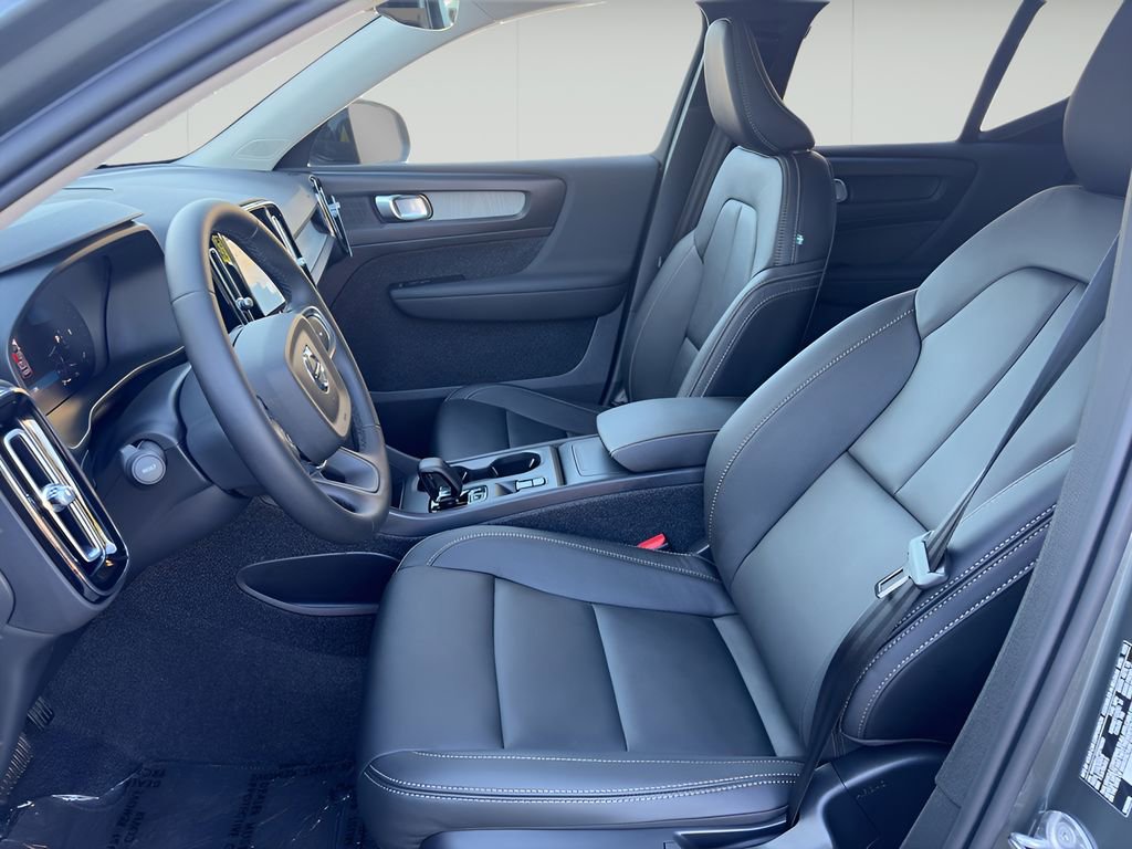 New 2026 Volvo XC40 B4 Core w/ Protection Package FWD image 11