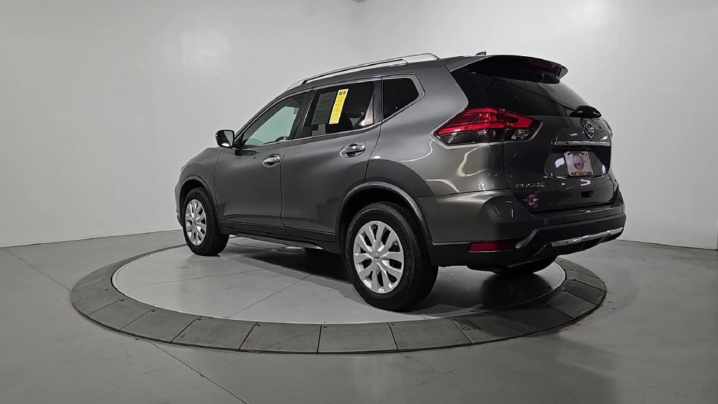 Used 2017 Nissan Rogue S w/ S Appearance Package AWD/4WD image 3
