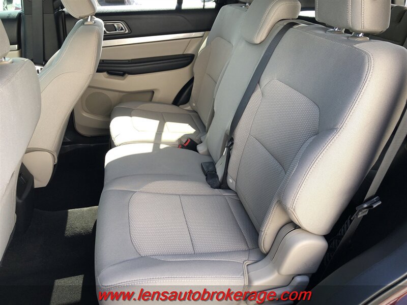 Used 2018 Ford Explorer XLT w/ Equipment Group 201A FWD image 17