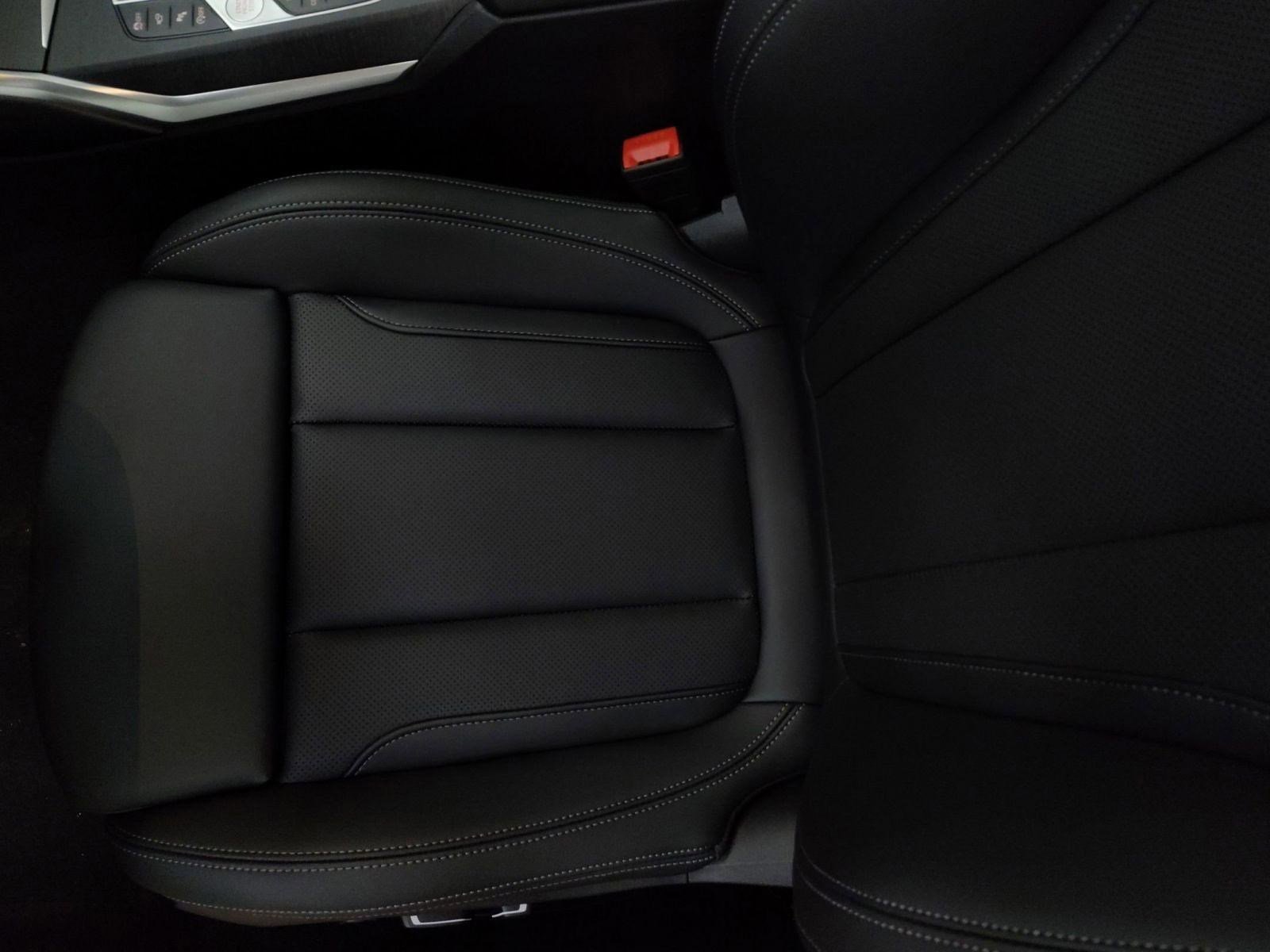 New 2026 BMW 330i xDrive Sedan w/ Convenience Package image 13