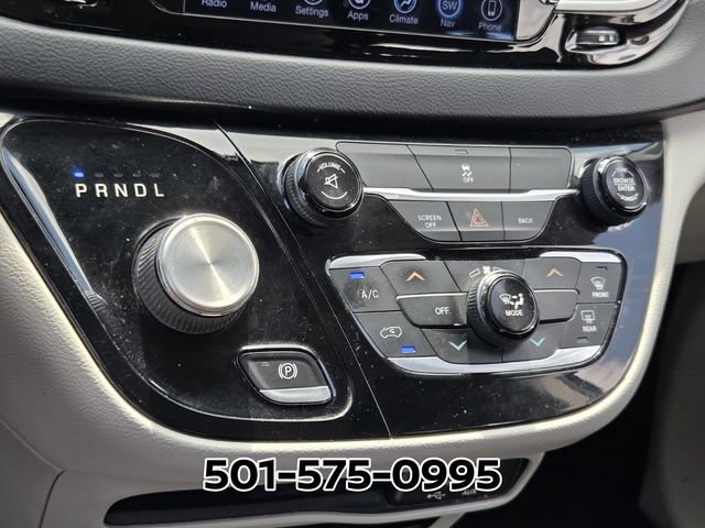 Used 2017 Chrysler Pacifica Touring FWD image 22