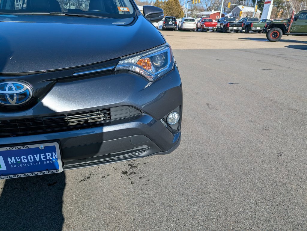 Used 2018 Toyota RAV4 XLE image 10