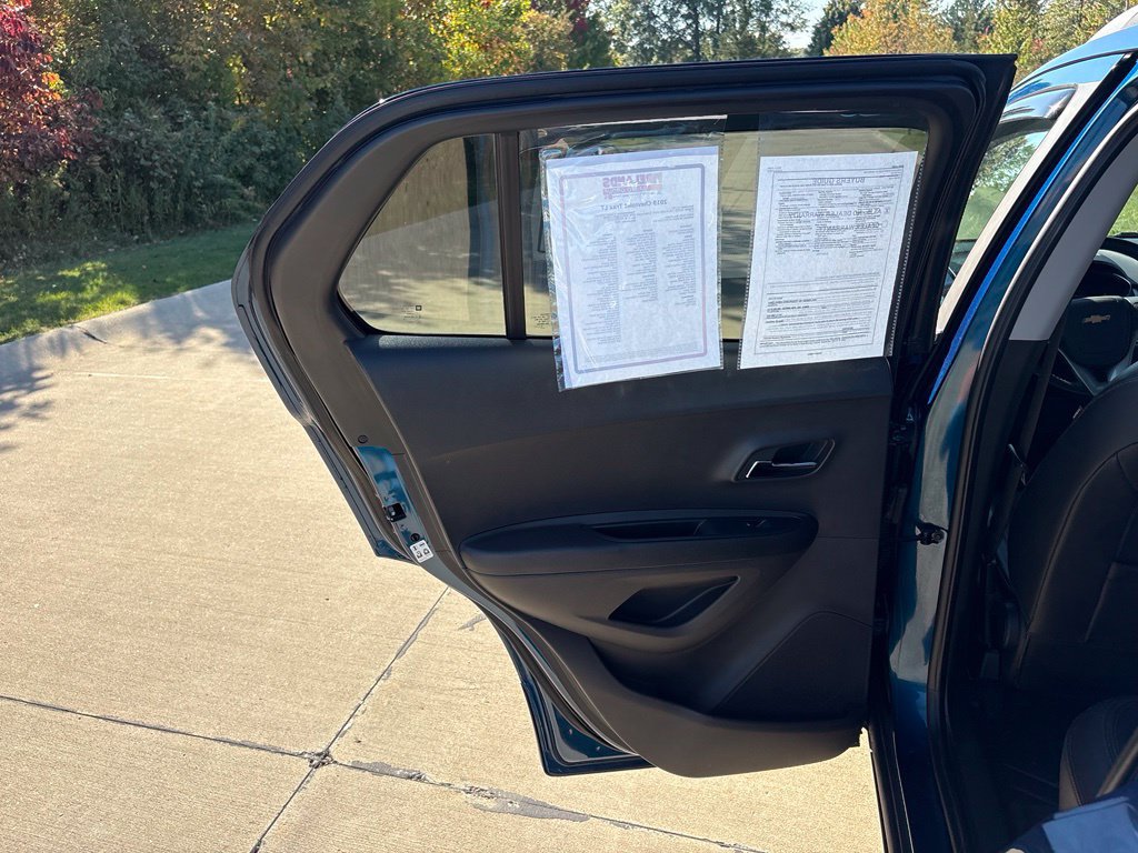 Used 2019 Chevrolet Trax LT w/ LT Convenience Package FWD image 36