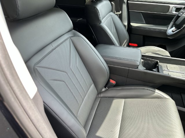 Used 2026 Hyundai Santa Fe SEL FWD image 33